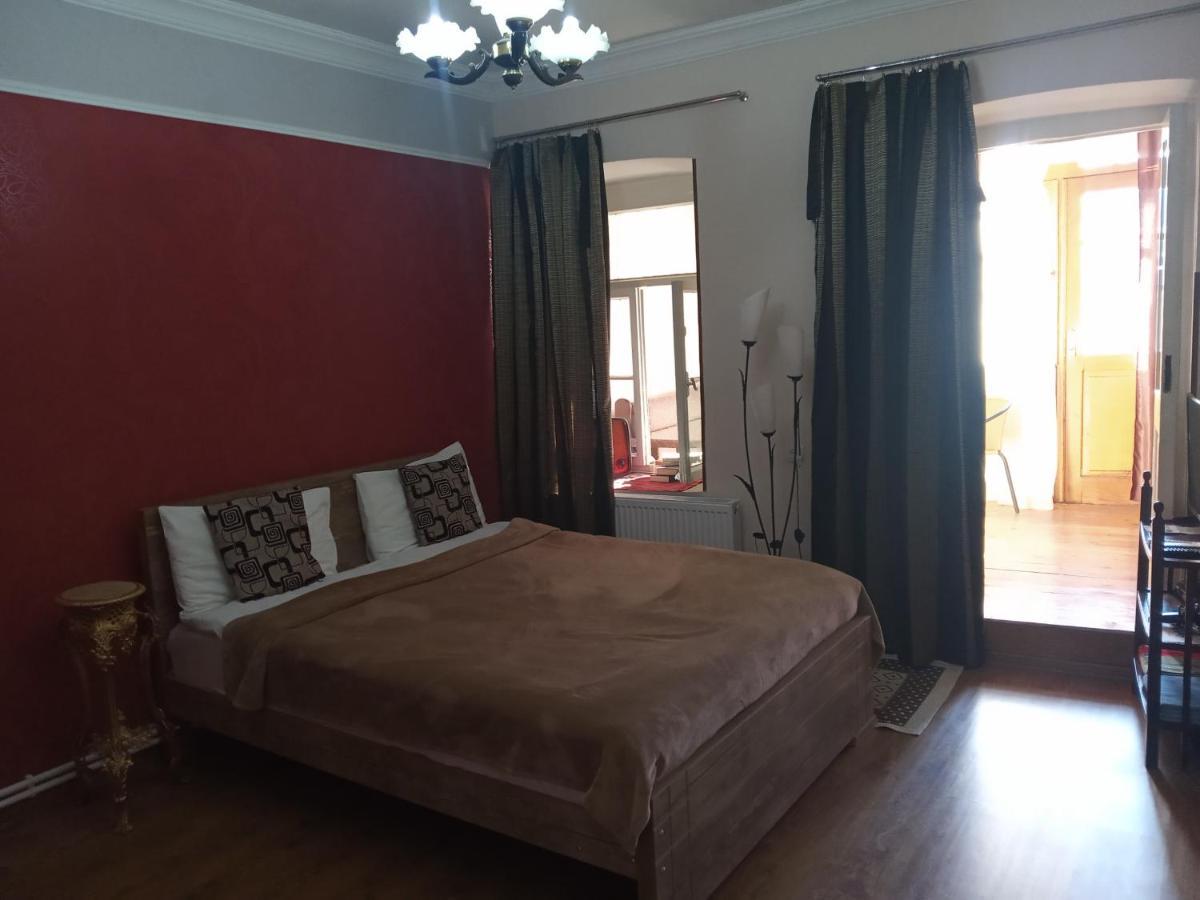Apartment In The Heart Of Old تبليسي المظهر الخارجي الصورة